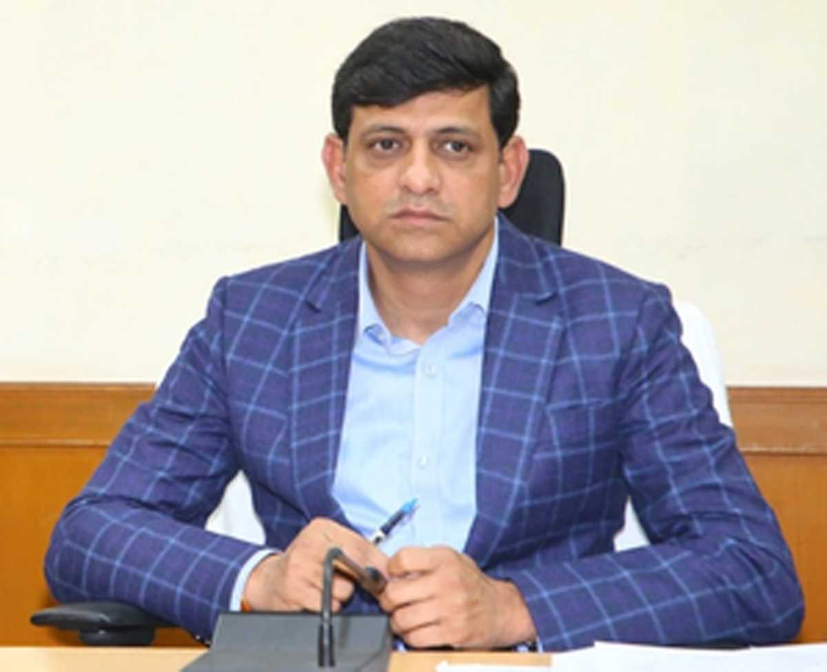 इंदौर के माॅल, रेस्टोरेंट में राम मंदिर की प्रतिकृति नहीं लगाने पर महापौर भड़के